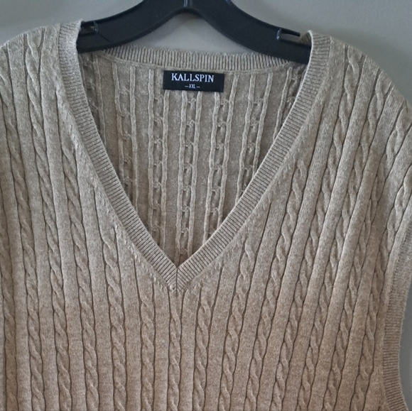 CASHMERE/WOOL BLEND  Cable Knit Sweater Vest - Picture 2 of 11